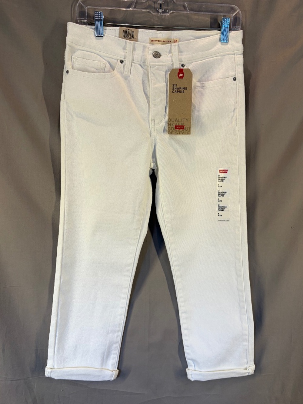 Levi's Jean 311 Shaping Skinny Capri, White color, women's Size 6 - NWT